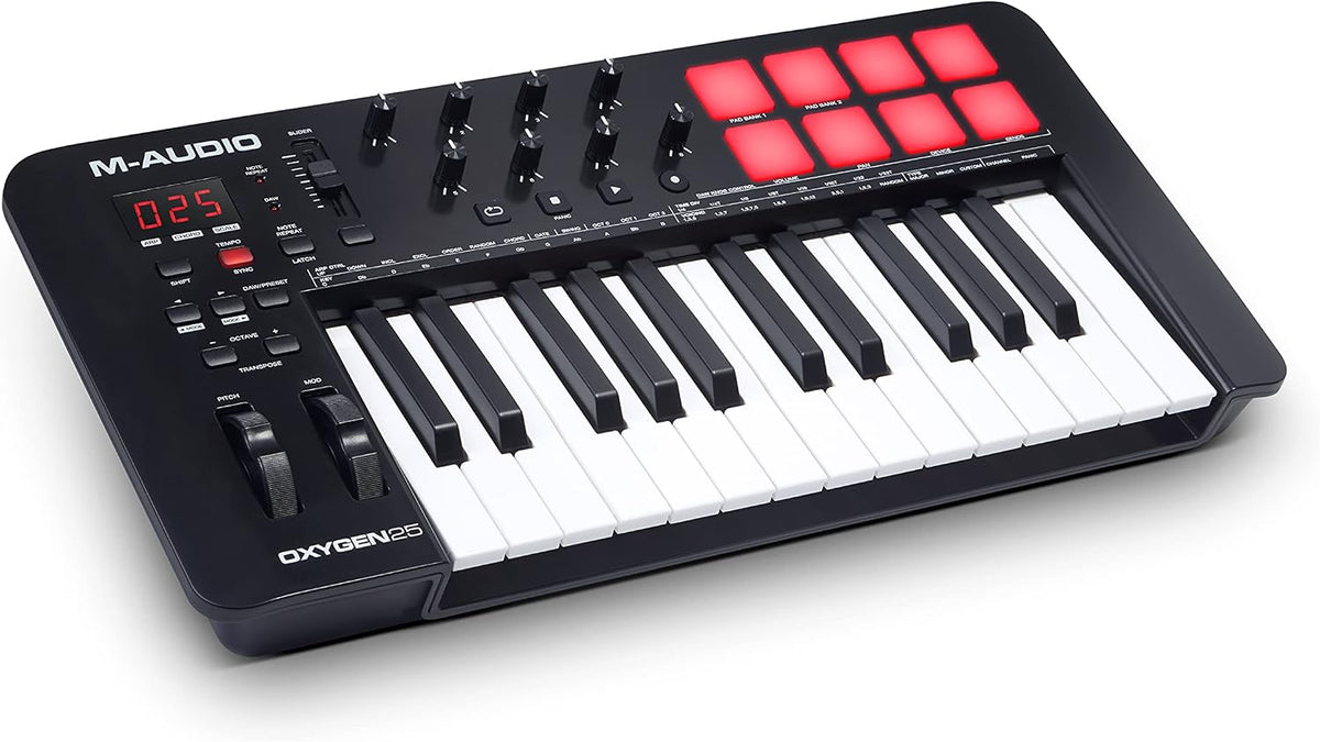 M-Audio Oxygen 25 (MKV) – 25 tuşlu, Beat Pad, Aklıllı Akor, Akıllı scale ve Arperggiator özellikli Zengin yazılım paketli ile gelen MIDI kontrolcü