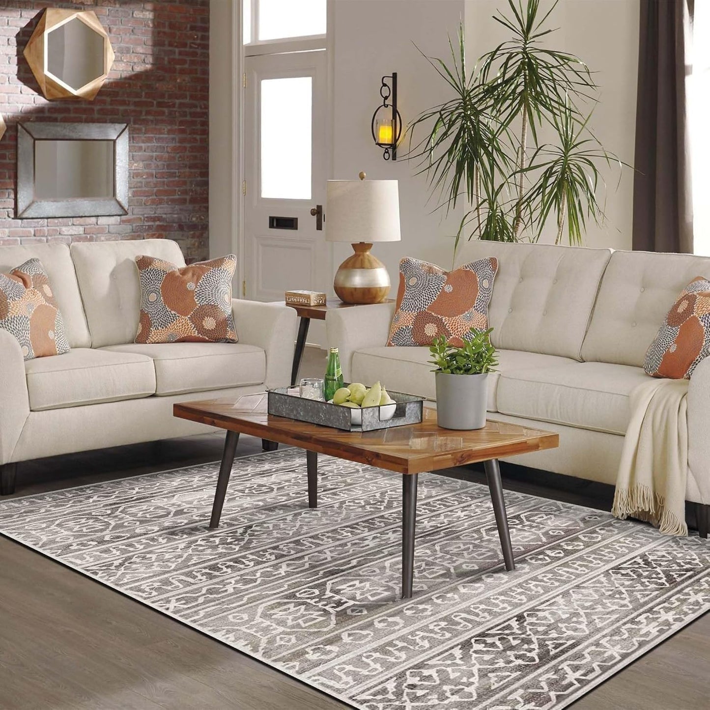 Latte Dizayn Adoni Desenli Kadife Pamuk Tabanlı Yıkanabilen Kaydırmaz Antibakteriyel Salon Halısı (100x300)