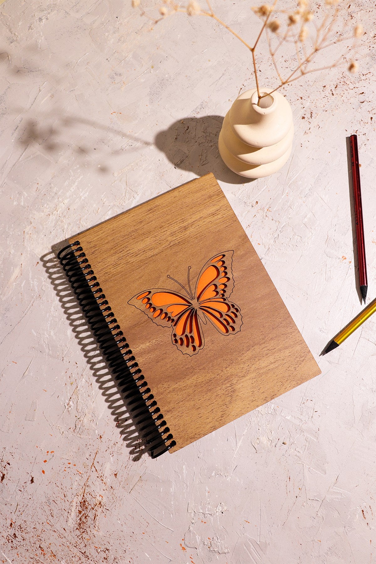 Doğal Ahşap Kapaklı Çizgisiz Defter – Şık ve Dayanıklı Tasarım