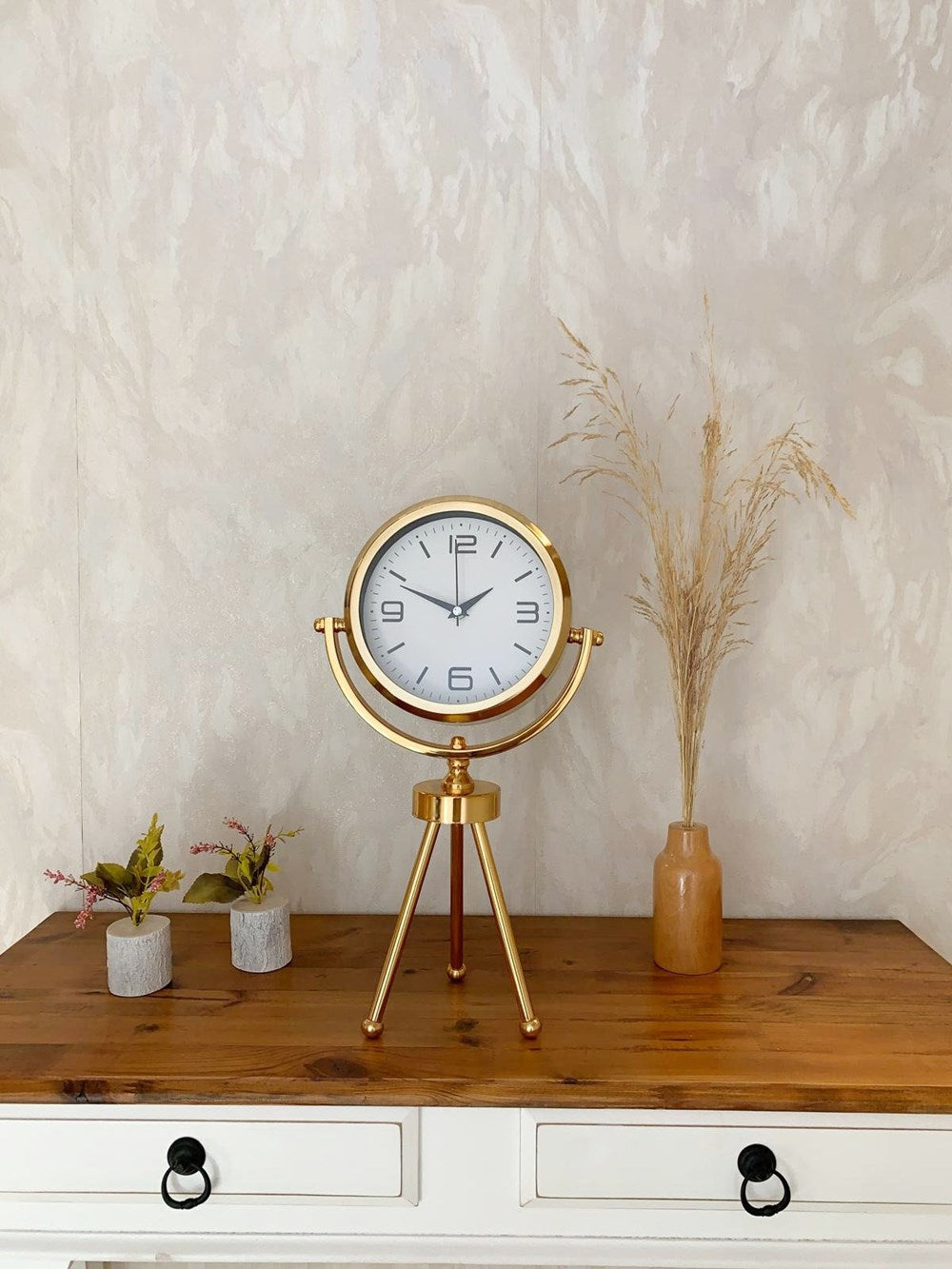 Gold Metal Mini Tripod Modern Masa Saati 45×26 cm – Şık ve Dekoratif Tasarım