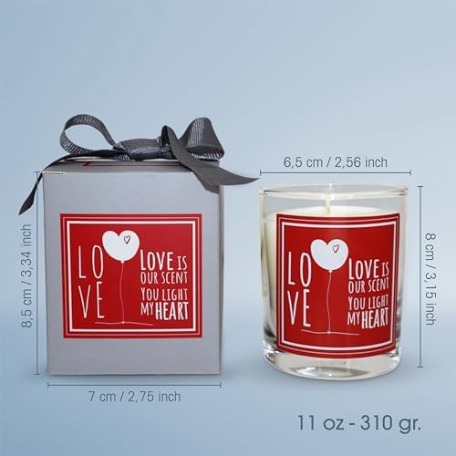 Candle – From the Heart Koleksiyonu Wood & Spice Sandal Kokulu Cam Bardak Mum, 135 g, Şık Hediye Kutulu, Sevgililer Günü & Doğum Günü İçin Özel Tasarım Mum