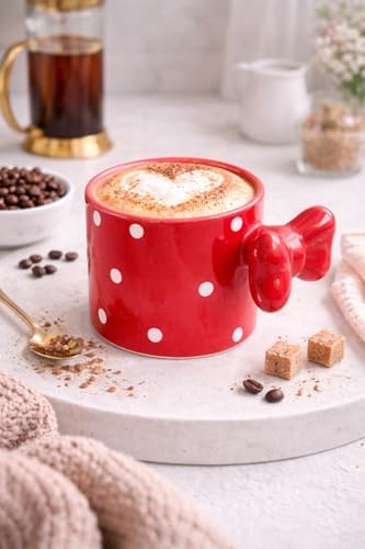 Fiyonklu Kırmızı Puantiyeli Seramik Kahve Kupası - 3D Kulplu Tasarım Mug Bardak