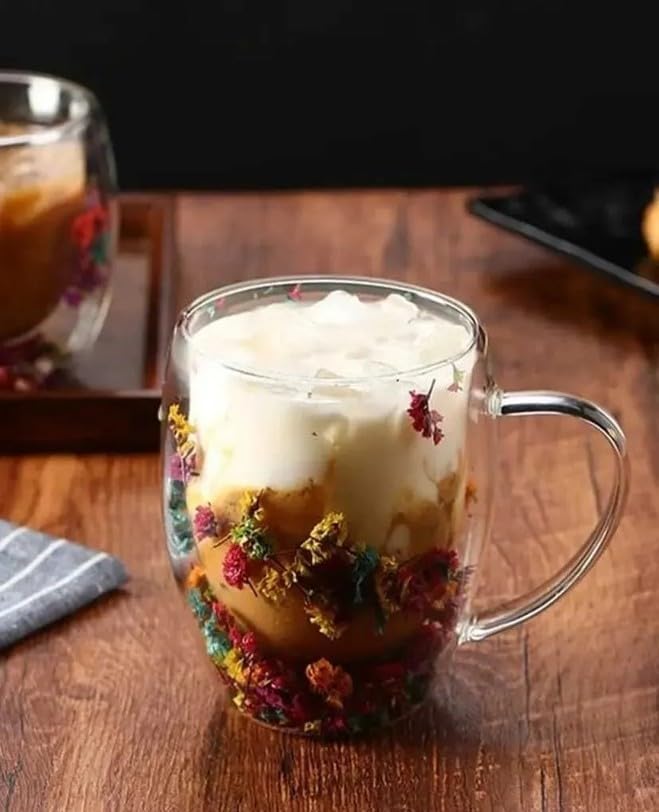 Çift Cidarlı Borosilikat Cam, Renkli Kuru Çiçek Tasarımlı, 350 ML Kapasiteli, Kulplu, Şeffaf Kahve Kupası