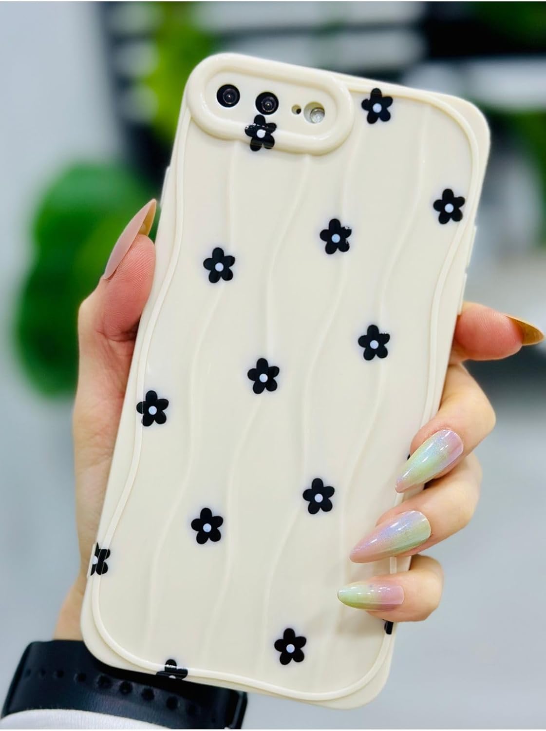 Iphone 7 Plus Ve 8 Plus ile Uyumlu SİYAH PAPATYA Baskılı Lansman Silikon Kılıf