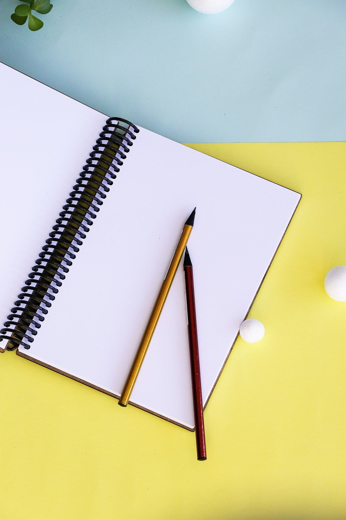 Doğal Ahşap Kapaklı Çizgisiz Defter – Şık ve Dayanıklı Tasarım