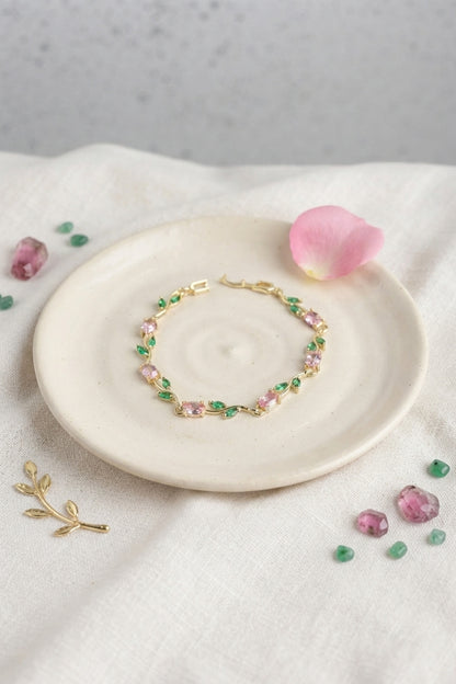 Pirinç Gold Renk Pembe Zirkon Taşlı Çiçek Model Kadın Bileklik
