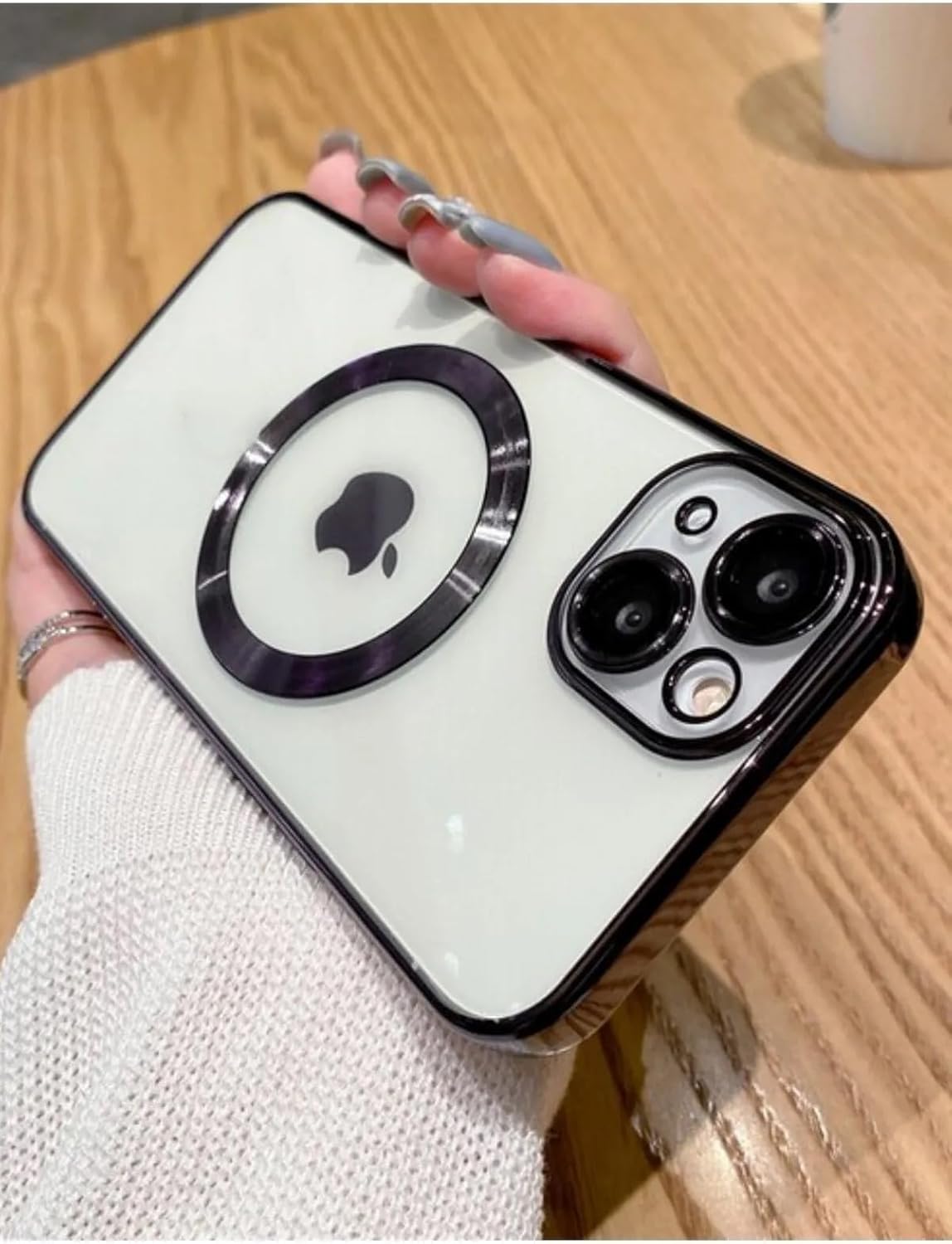 & AKSESUAR iPhone 13 ile Uyumlu Laser Şeffaf Parlak Arka Yüzey Ve Logo Detaylı Kenarları Silikon Yapıya Sahip Lens Koruyuculu Kılıf (Siyah)