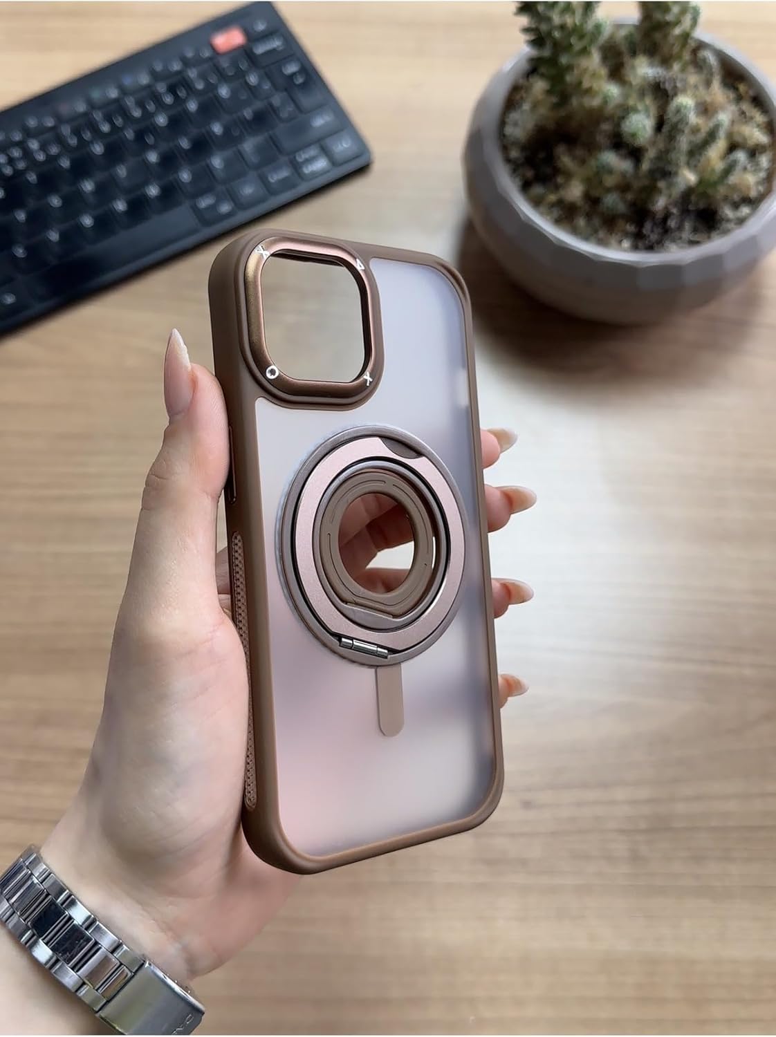 Standlı Ve Yüzüklü MagSafe Kılıf Soocase721 Kahverengi iPhone 15 ile uyumlu