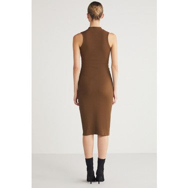 Kolsuz Slim Fit Midi Üst ile Yazın Rahatlığını Yaşayın