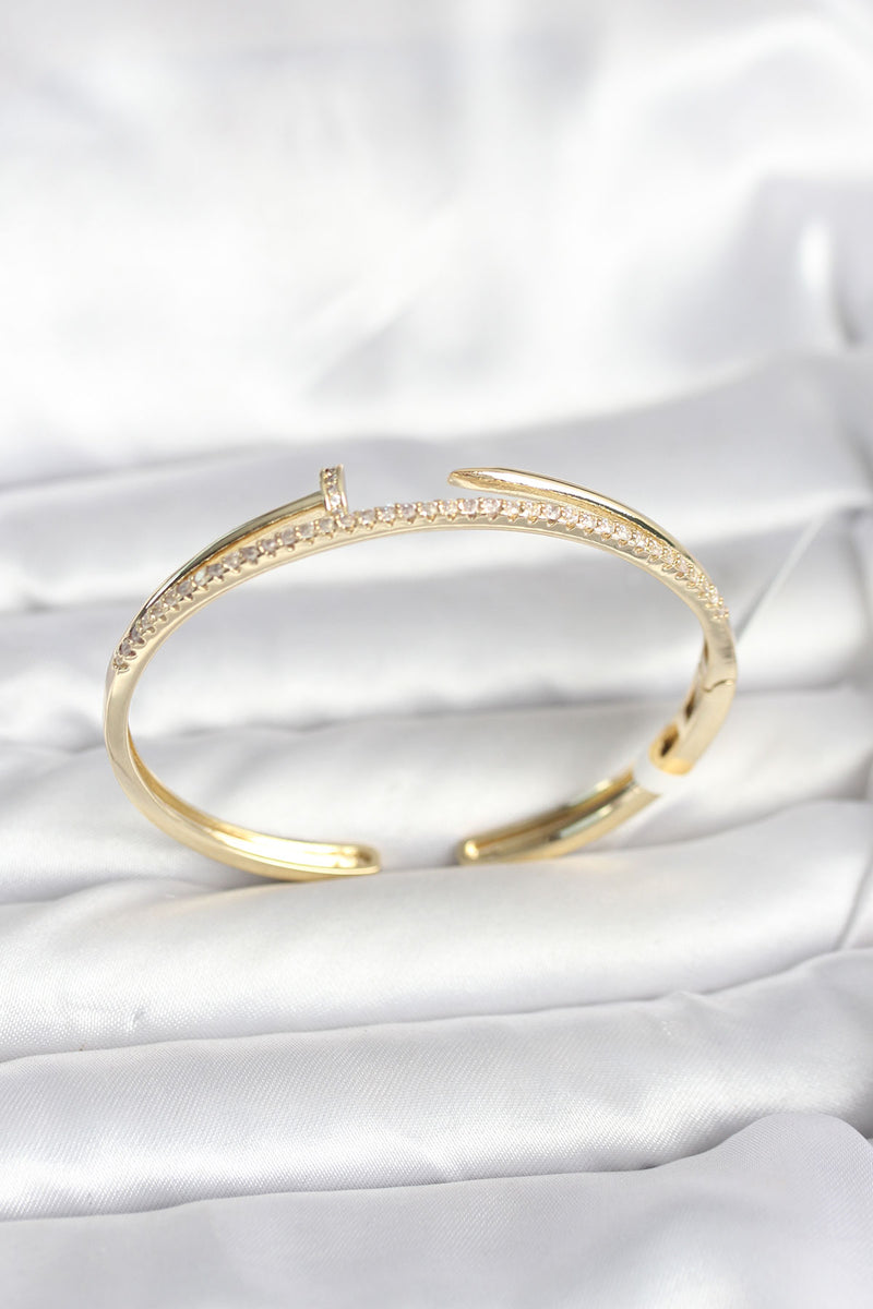 Pirinç Gold Renk Zirkon Taşlı Çivi Model Kadın Kelepçe Bileklik
