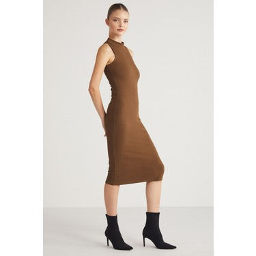 Kolsuz Slim Fit Midi Üst ile Yazın Rahatlığını Yaşayın