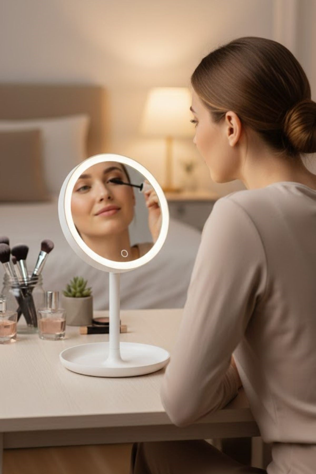 BUFFER® LED Işıklı Yuvarlak Makyaj Aynası – Dokunmatik Ayarlanabilir Işık Tonlu, 360° Döner Masaüstü Profesyonel Makyaj ve Cilt Bakım Aynası