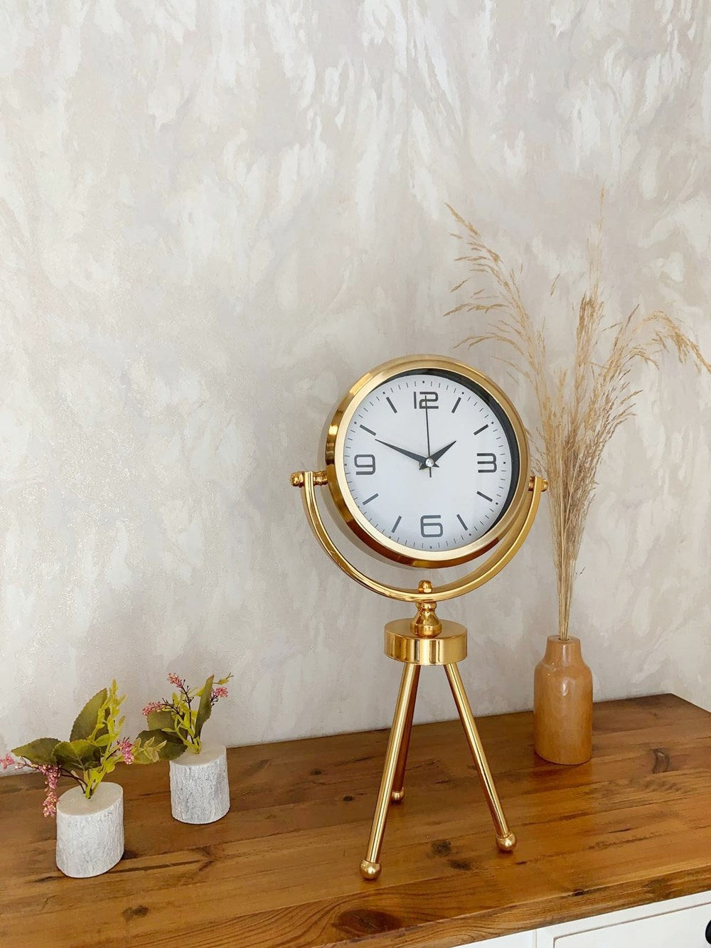 Gold Metal Mini Tripod Modern Masa Saati 45×26 cm – Şık ve Dekoratif Tasarım
