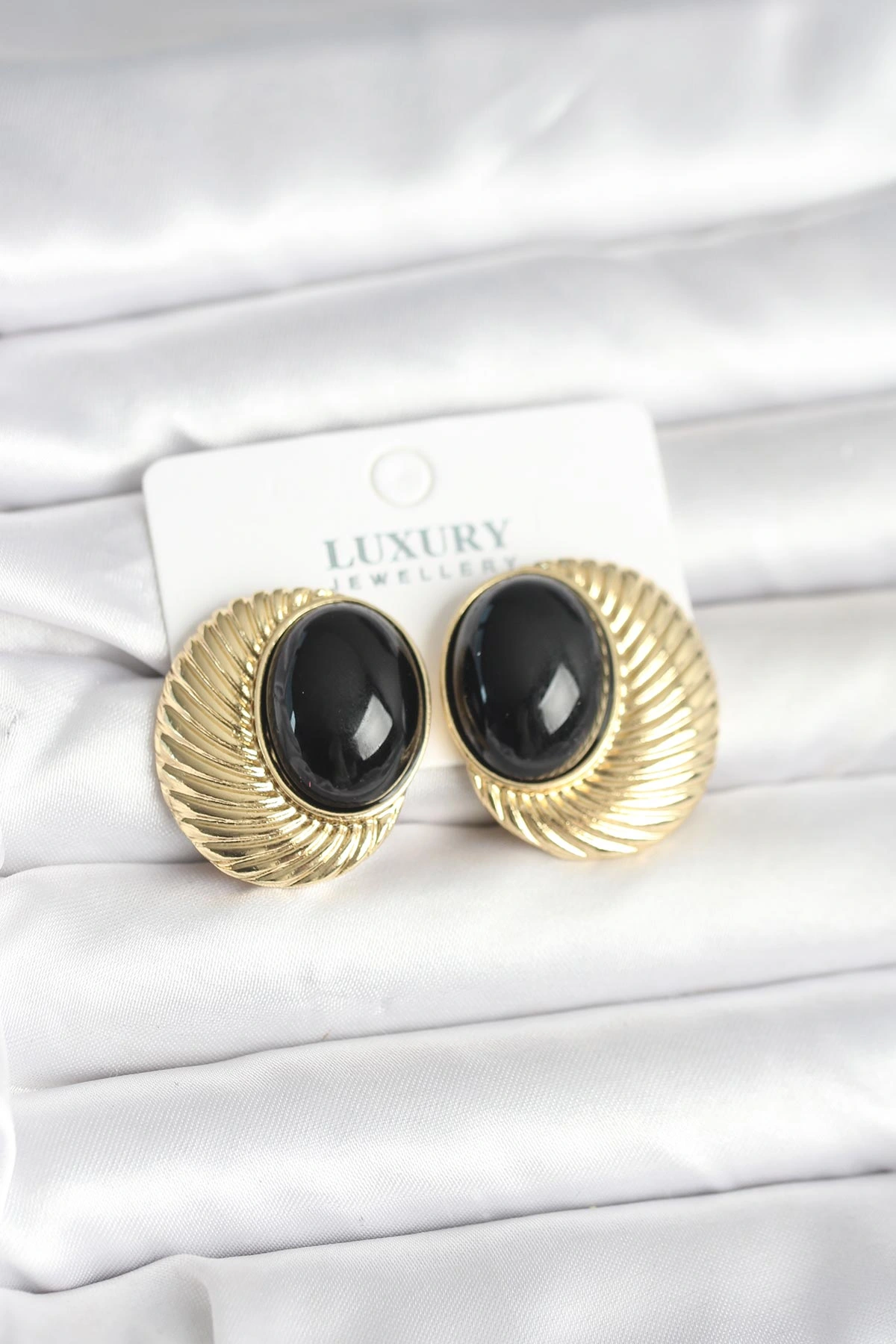 Pirinç Gold Renk Siyah Boncuklu Oval Vintage Kadın Küpe